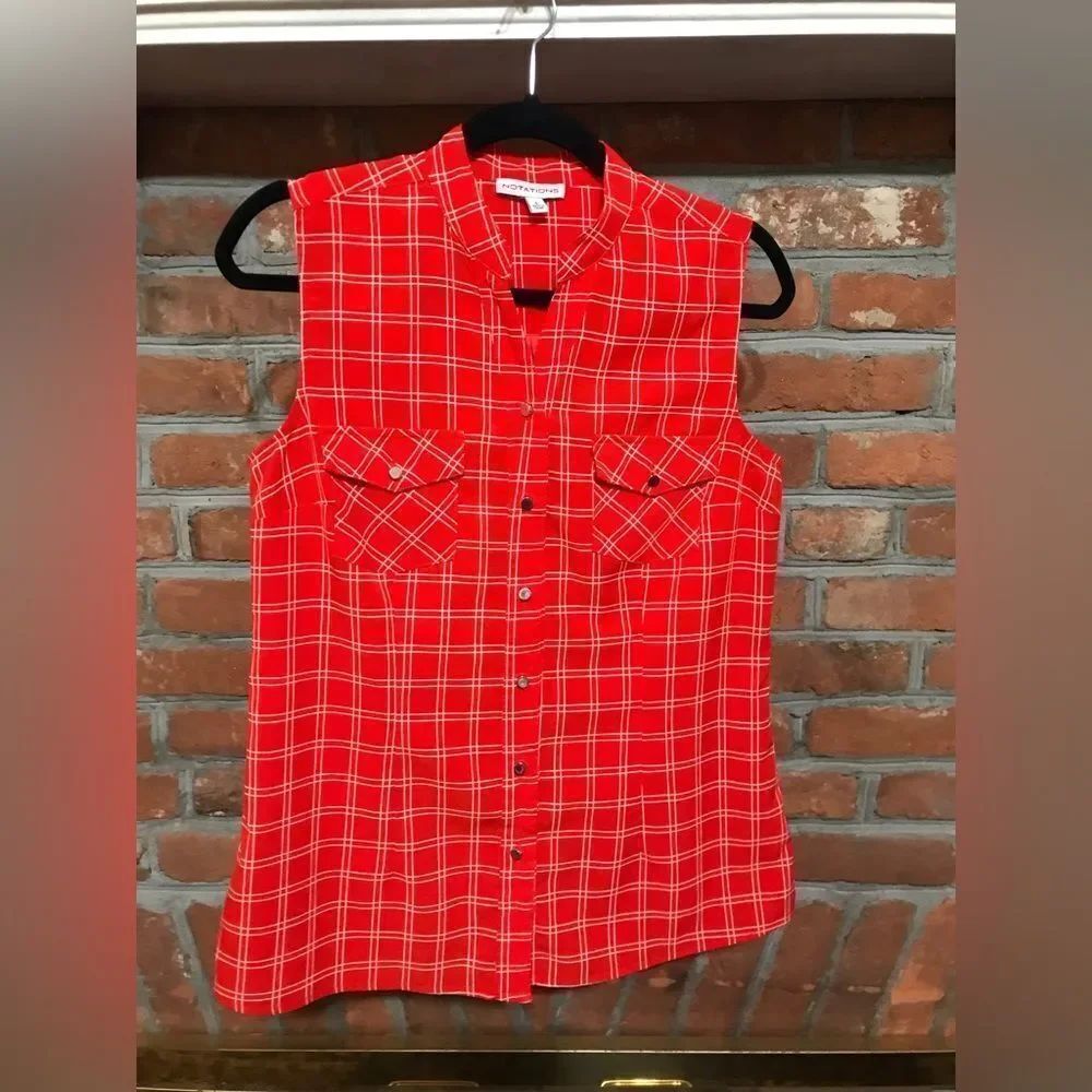 Women’s Sleeveless Button Up